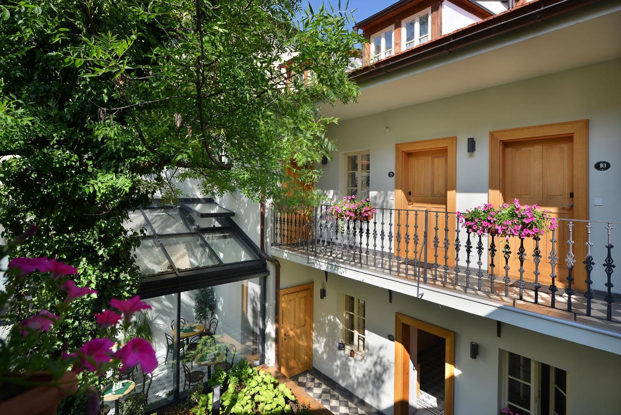 Hotel At The White Lily — Fotók 1